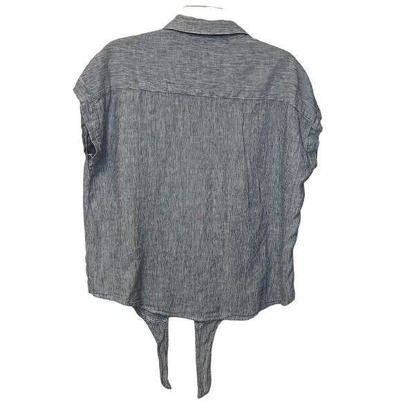 2 WEATHERPROOF VINTAGE CAP SLEEVE BUTTON BLOUSES, WOMENS, L, MULTI & NAVY/WHITE - Picture 6 of 12